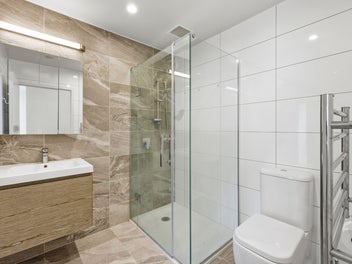 DGZ Gem - North Facing with Courtyard!