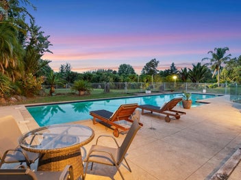 IMPRESSIVE RESORT STYLE LIVING ON 1 HA