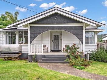 Bungalow charm, central and ready…