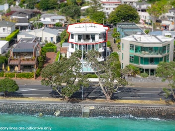 Waterfront Penthouse Living – Timeless Position