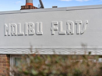 Character Malibu Flats