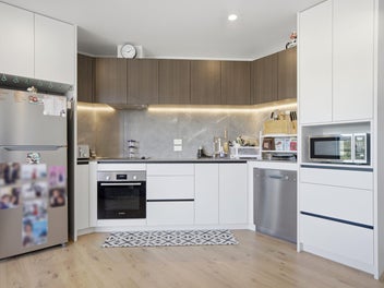 Must Sell! 1 Bed + Study in Albany