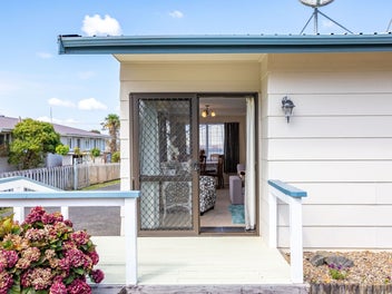 Easy Living, Great Location