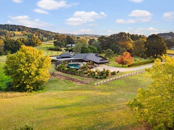 UNIQUE OPULENCE + HEATED INFINITY WATERFALL POOL