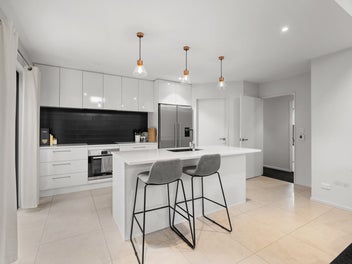 Lifestyle, Location & Easy Living!