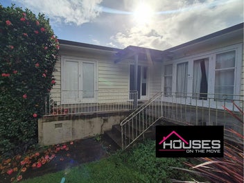1950'S WEATHERBOARD RELOCATABLE HOME