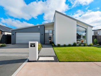 Ex Show Home Now Seriously For Sale.