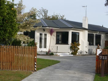 Beautiful 5 Bedroom Home - Bring your best offers