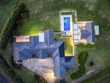 A Landmark Estate of Scale and Distinction