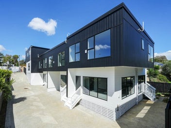 Brand New Coastal Luxury – 6 Homes Available