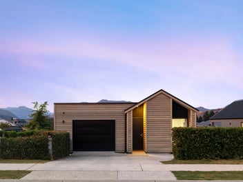 The perfect all-rounder on Mount Nicholas Avenue