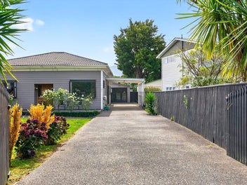 3 Bedrooms | Flexible Living | Walk to Town