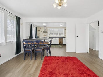 Uncompromising Space, Dual Living & Double Garage!