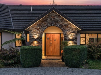 Superior Lifestyle with Supersized Garaging