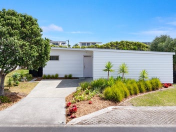 Effortless Omaha Beach Life