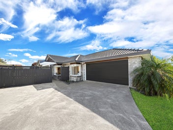 Charming Single-Level Brick & Tile Living