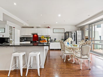 BIGGEST DEAL IN TOWN! Freehold 163m²