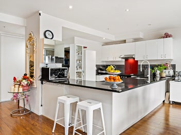 BIGGEST DEAL IN TOWN! Freehold 163m²
