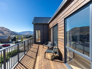 Home Plus Income on Spur Ridge