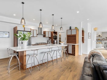 Exceptional lifestyle - sun all day