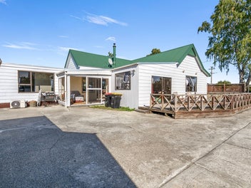 Spacious Bungalow Living on a Generous Section