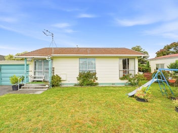 2 bed Freehold - Rare Price - Motivated Vendor.