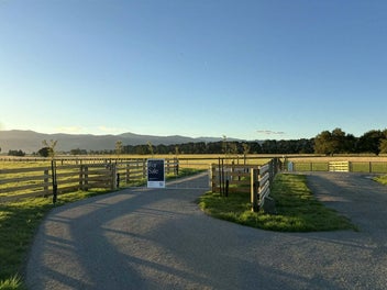 Tararua Views, Premium Position
