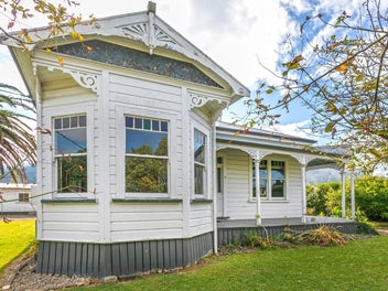 Classic Villa Character with Potential to Shine