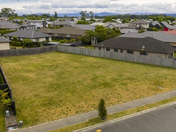 Build Your Vision on 800m2 in Sought-After Pegasus