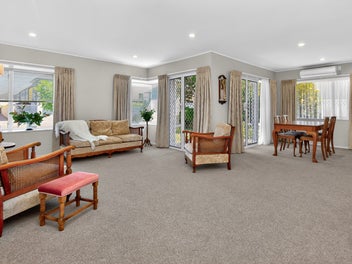 A Well-Presented, Single-Level, Coastal Gem