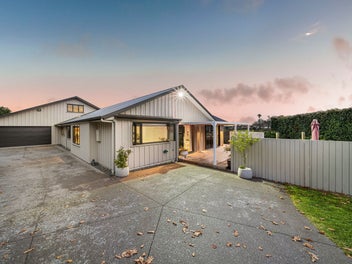 5 Bedroom Beauty | Elevated on an Acre