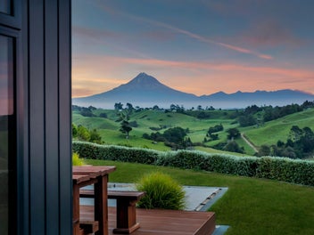 Impressive lifestyle package with stunning vista