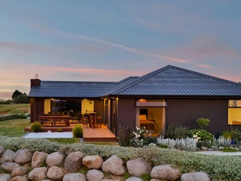 Impressive lifestyle package with stunning vista