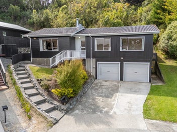 T-SHIRTS, INDOORS..... IN WINTER? GO ON THEN!