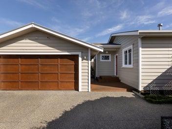 Vendors Northbound – Your 1930s Story Awaits