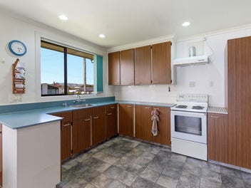 Impressive Garaging, Quiet Location