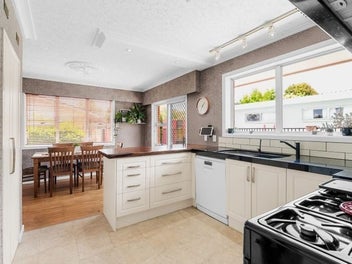 SINGLE PIECE 120SQM 3 BEDROOM HOME