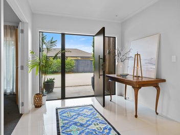 Serene living on Mahy