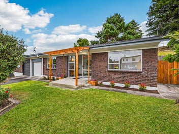 Sunny, stylish & superbly located