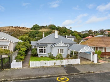 Banger Family home with Big Backyard!