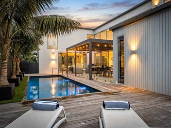 The Ultimate Omaha Entertainer