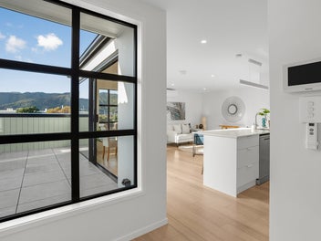 BRAND NEW NORTHWEST FACING SUNNY APPARTMENT