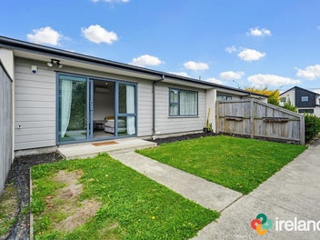 Modern, Single Level + Garage in Edgeware