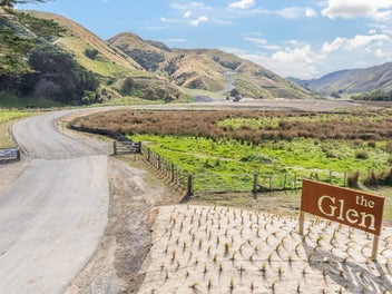 THE GLEN - LIFESTYLE SECTIONS WITH INLET VIEWS