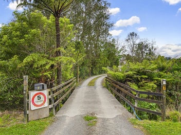 Sunny semi-rural lifestyle in Shannon