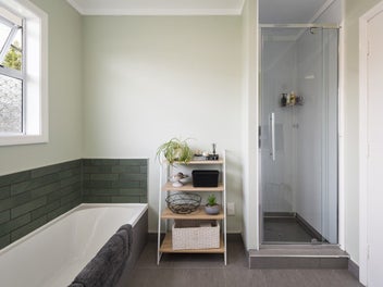 Move-in ready, full 684m2 section