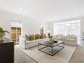 Ready to Live, Ready to Love, in the Oaks