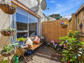 Location + Affordable Entry! Nest or Invest?