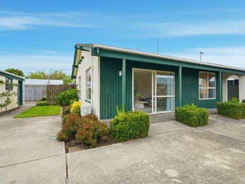 Location, lifestyle and value!