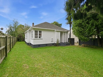 Budget Friendly - Walk to Town Treat